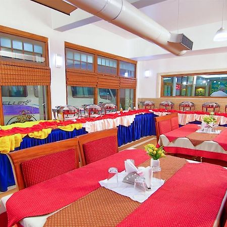 Hotel Excellency Kochi Екстер'єр фото