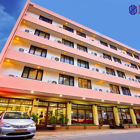 Hotel Excellency Kochi Екстер'єр фото