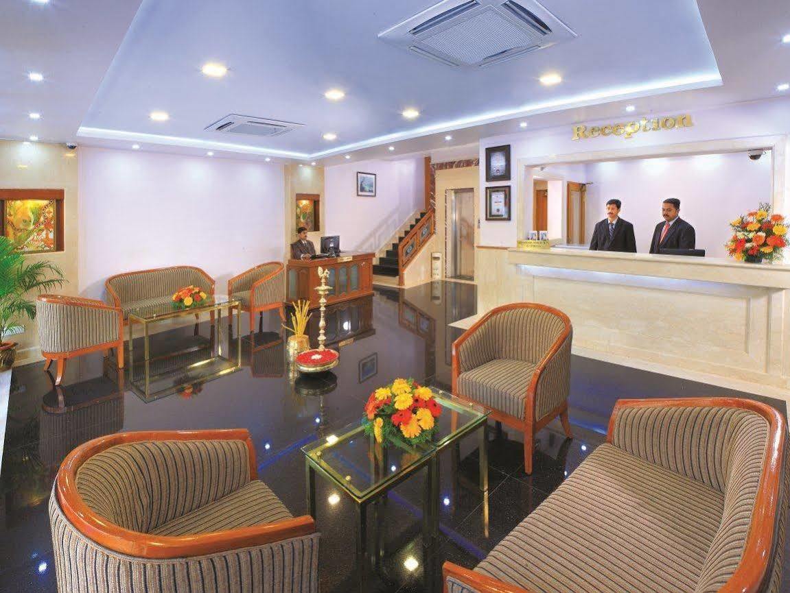Hotel Excellency Kochi Екстер'єр фото