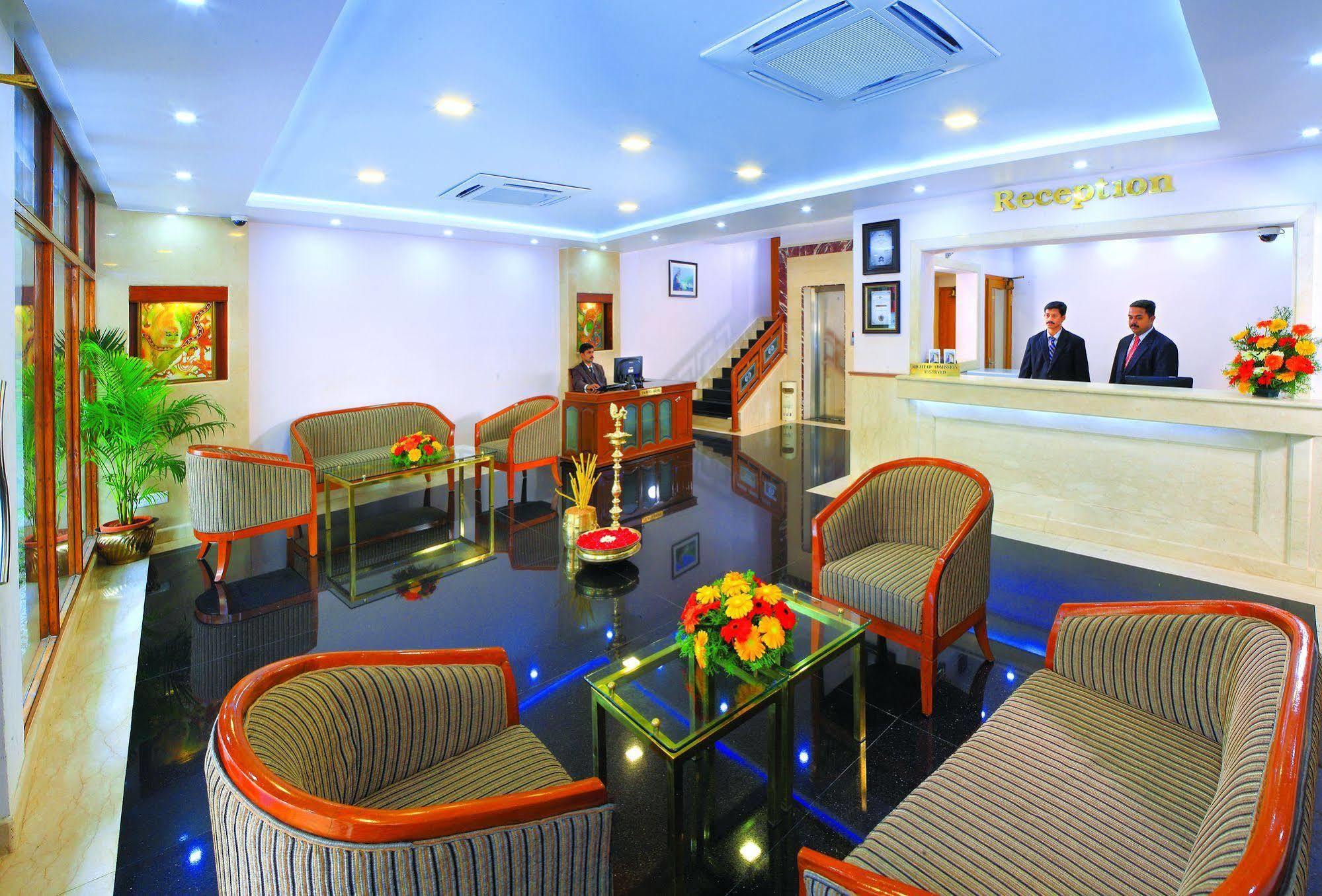 Hotel Excellency Kochi Екстер'єр фото