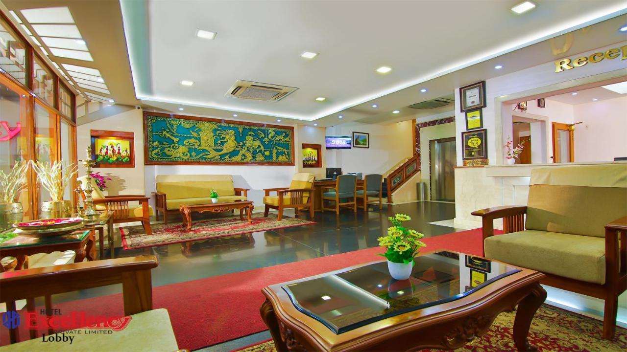 Hotel Excellency Kochi Екстер'єр фото