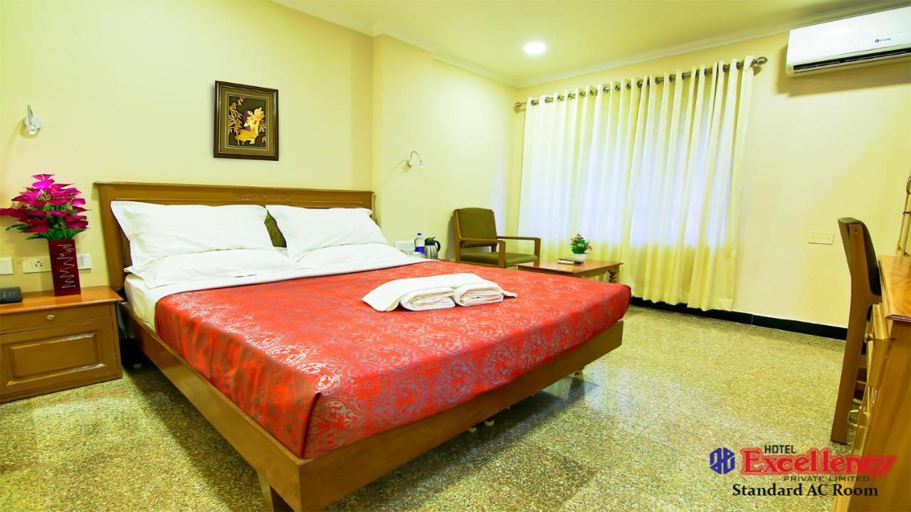 Hotel Excellency Kochi Екстер'єр фото