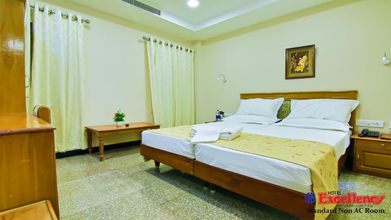Hotel Excellency Kochi Екстер'єр фото