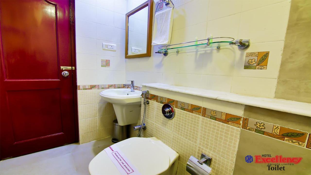 Hotel Excellency Kochi Екстер'єр фото