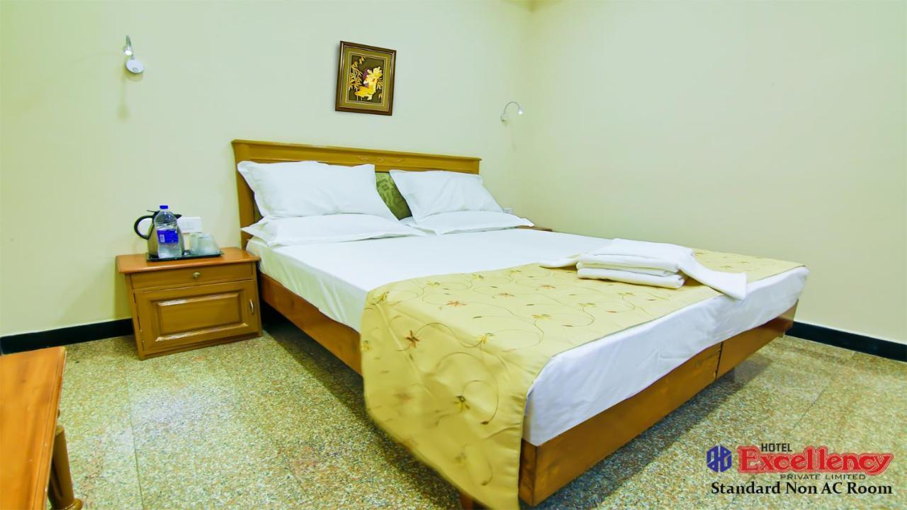 Hotel Excellency Kochi Екстер'єр фото