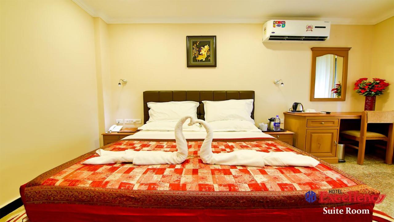 Hotel Excellency Kochi Екстер'єр фото